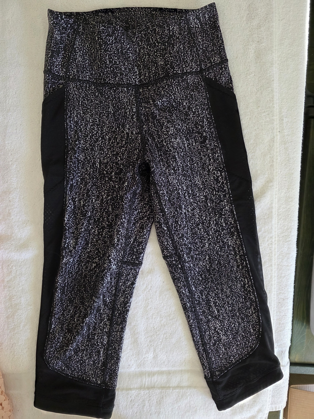 Lululemon Fit Physique Crop 19" Leggings Suited Jacquard Black Mesh